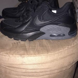 Woman’s airmax Nikes size 5 1/2